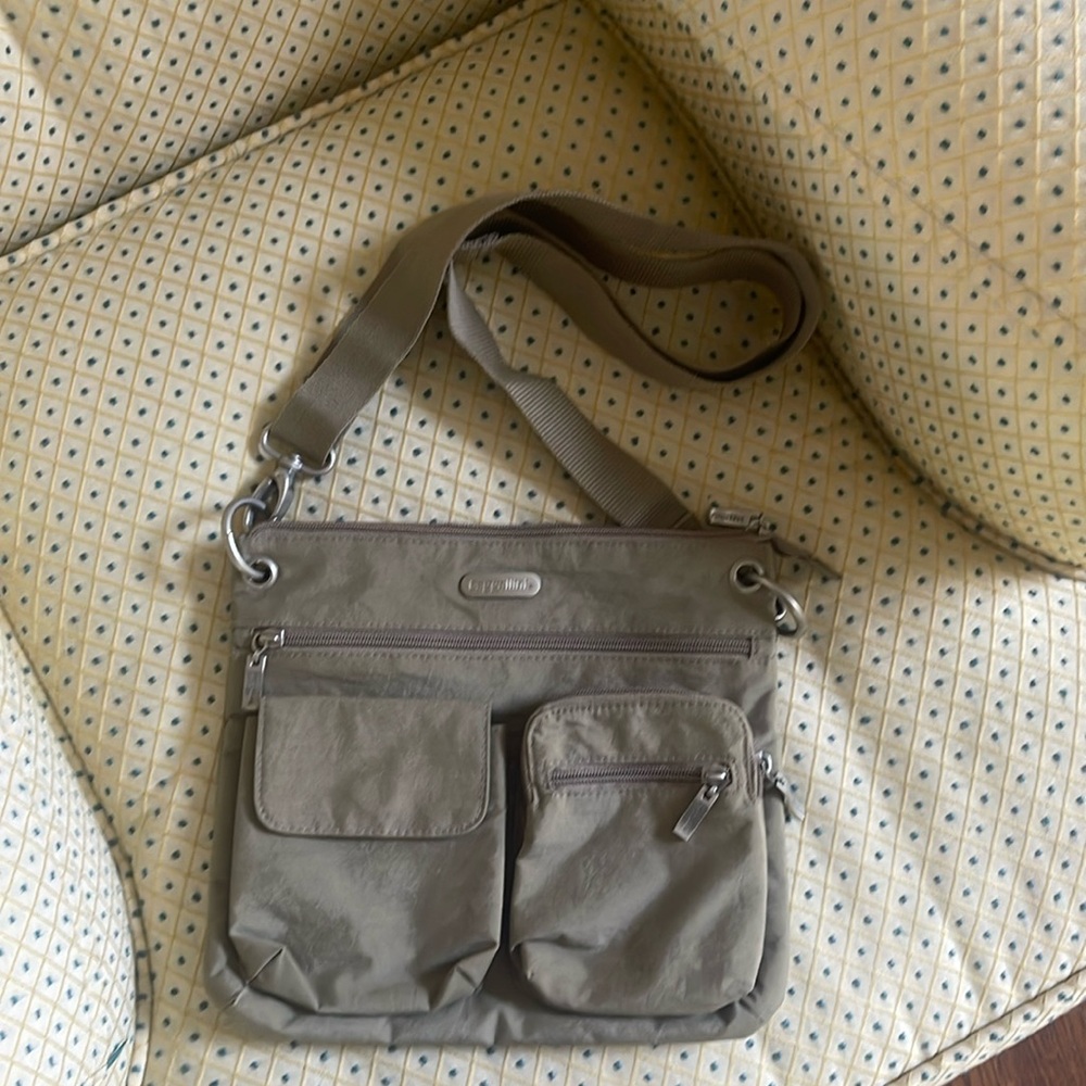 Baggallini Everything Travel Crossbody Bag EUC Khaki
